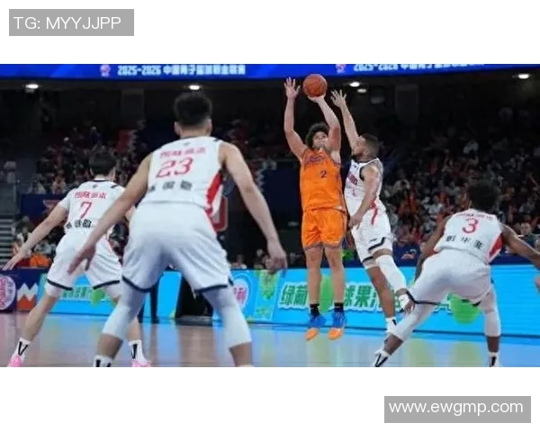 王哲林领衔上海久事篮球队奋战CBA赛季展现强大实力与团队精神