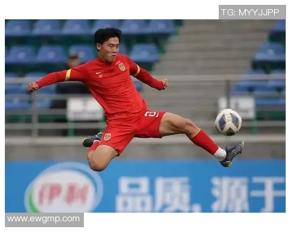 胡荷韬在关键时刻成功抢断助力球队逆转局势展现出色防守能力