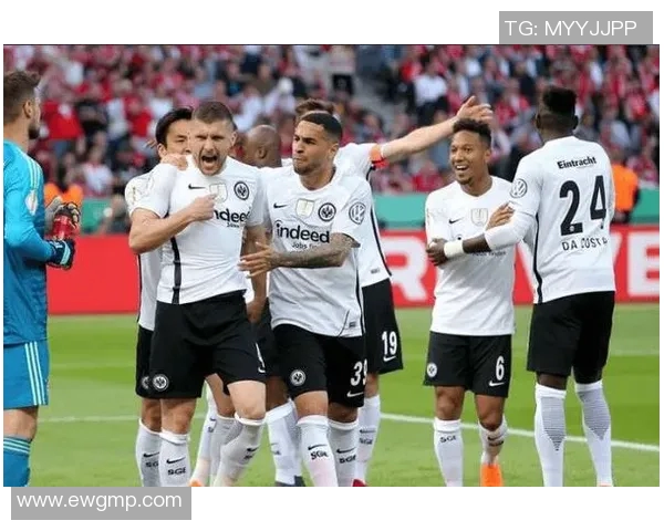 汉堡惨遭法兰克福连败,战绩不佳令人担忧 汉堡惨遭法兰克福连败,战绩不佳令人担忧